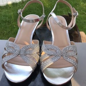 NEW Silver party shoes/IM Fadila